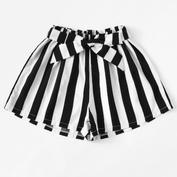 Pants - HOST PICK 💗 Stripped belted flowy shorts